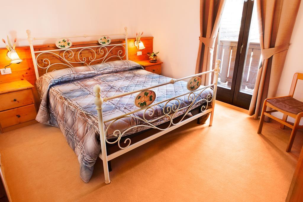 Garnì Bonsai Bed and Breakfast Pinzolo Rum bild