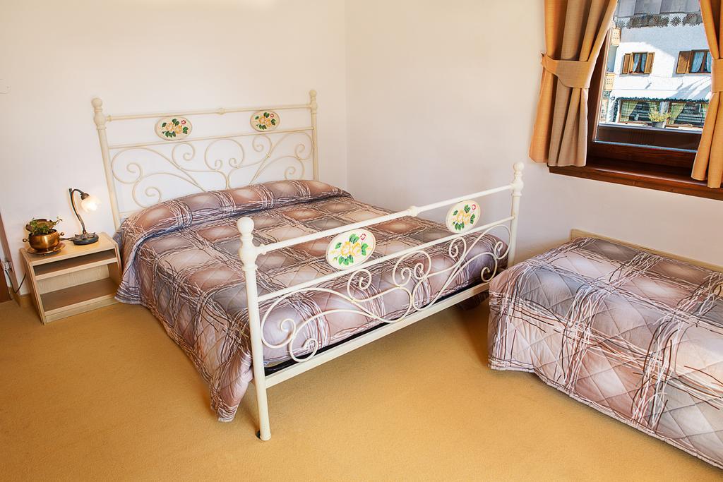 Garnì Bonsai Bed and Breakfast Pinzolo Rum bild