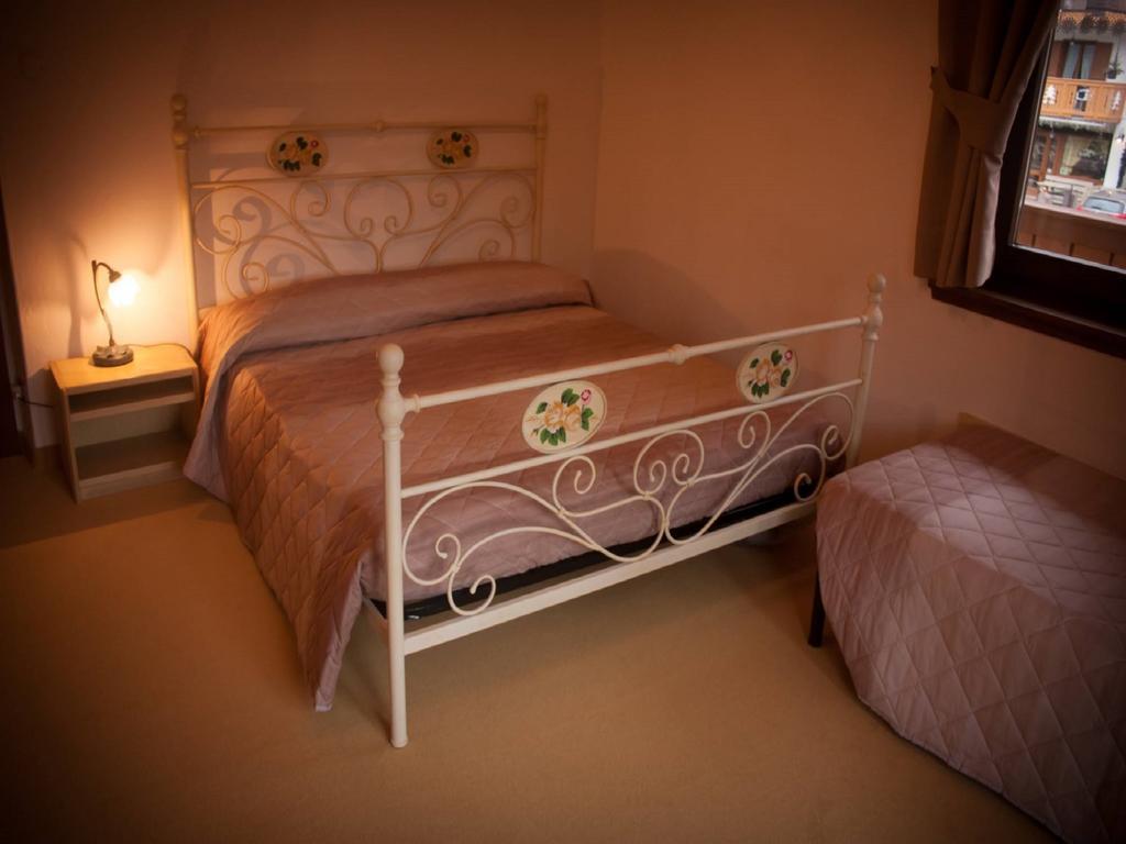 Garnì Bonsai Bed and Breakfast Pinzolo Rum bild