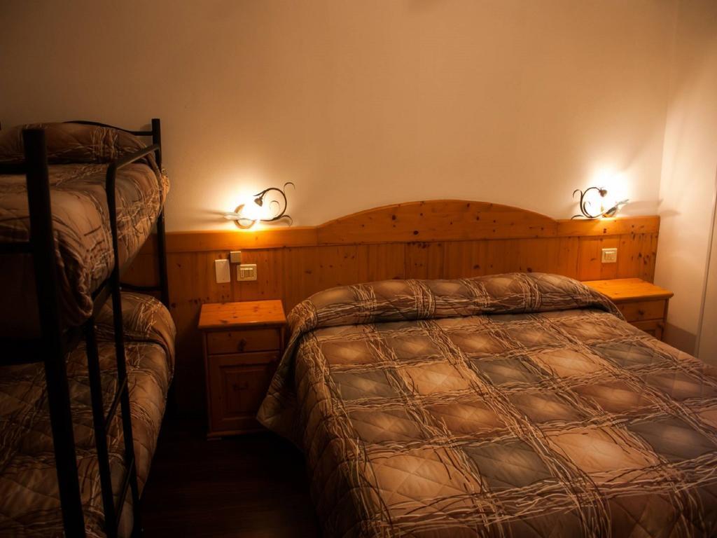 Garnì Bonsai Bed and Breakfast Pinzolo Rum bild